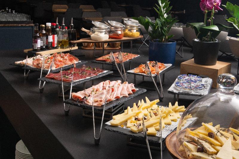 cheap resort hotels  to Spend holiday with family