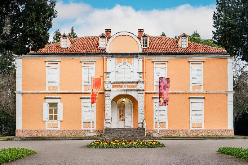 cheap resort hotels  to Spend holiday with family