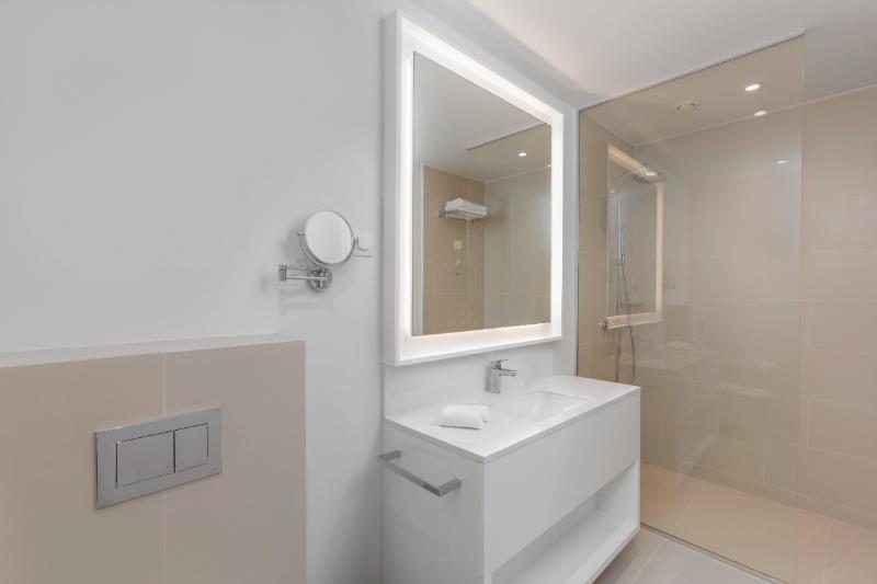 cheap resort hotels  to Spend holiday with family