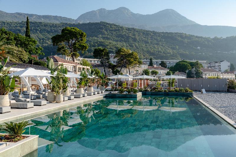 cheap resort hotels  to Spend holiday with family