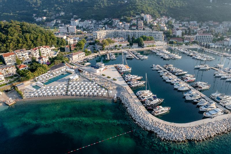 cheap resort hotels  to Spend holiday with family