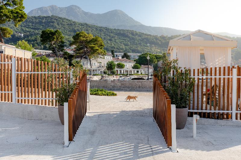 cheap resort hotels  to Spend holiday with family