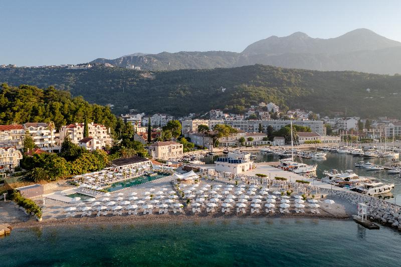 cheap resort hotels  to Spend holiday with family