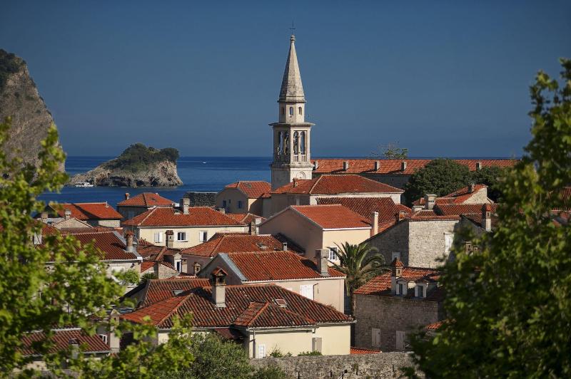 cheap resort hotels  to Spend holiday with family