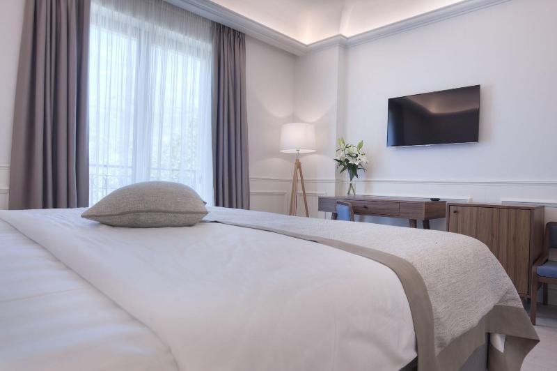 cheap resort hotels  to Spend holiday with family