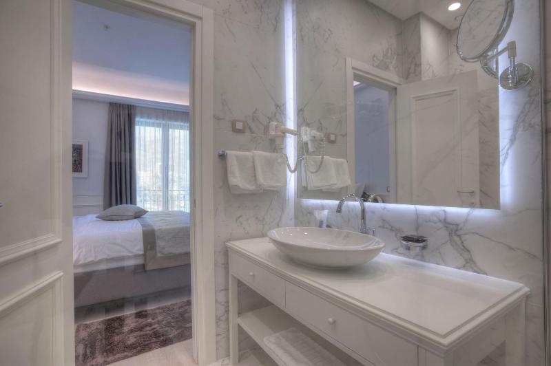 cheap resort hotels  to Spend holiday with family