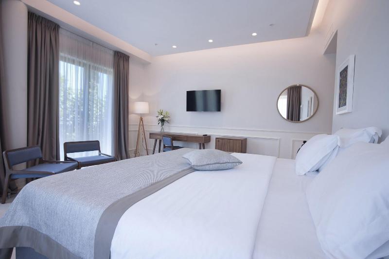 cheap resort hotels  to Spend holiday with family