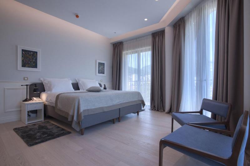 cheap resort hotels  to Spend holiday with family