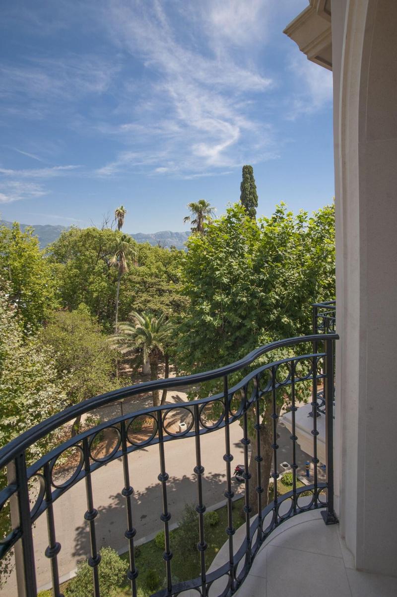 cheap resort hotels  to Spend holiday with family