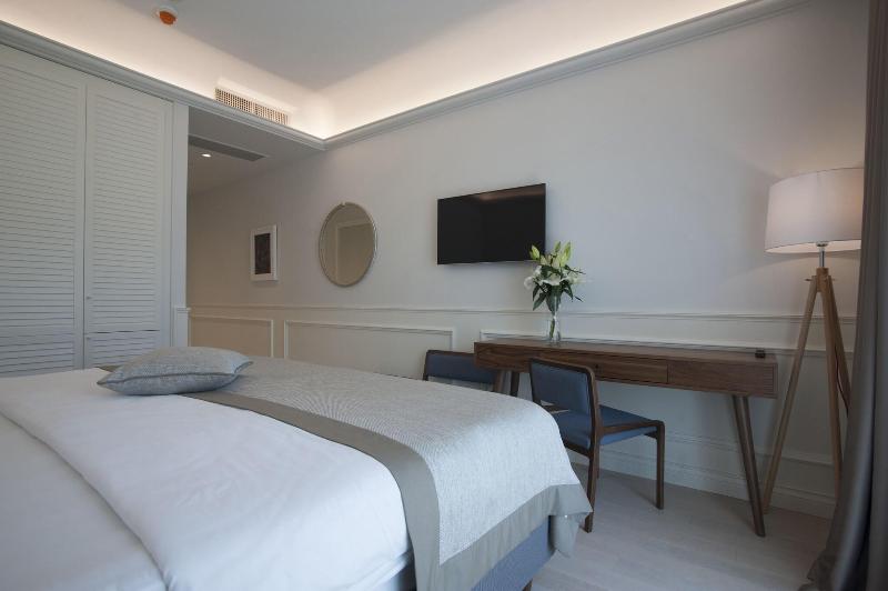 cheap resort hotels  to Spend holiday with family