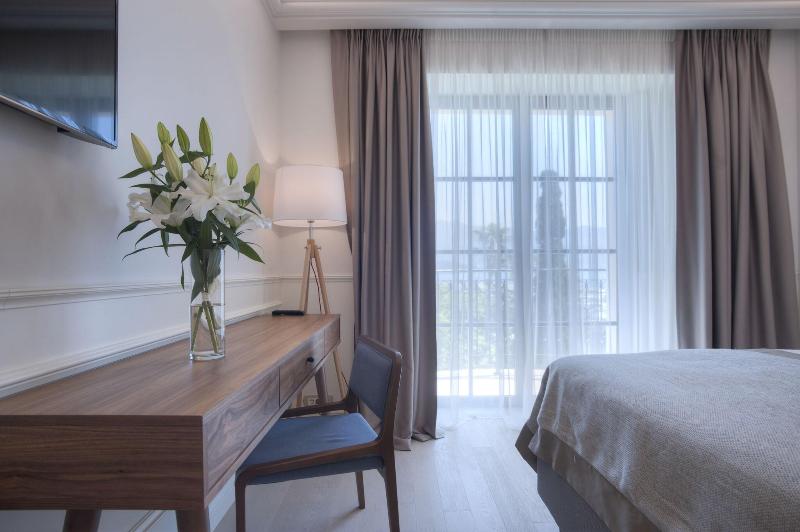 cheap resort hotels  to Spend holiday with family