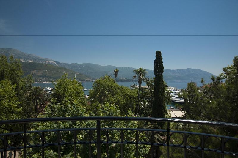 cheap resort hotels  to Spend holiday with family