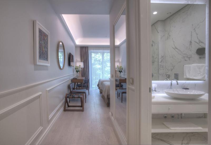 cheap resort hotels  to Spend holiday with family