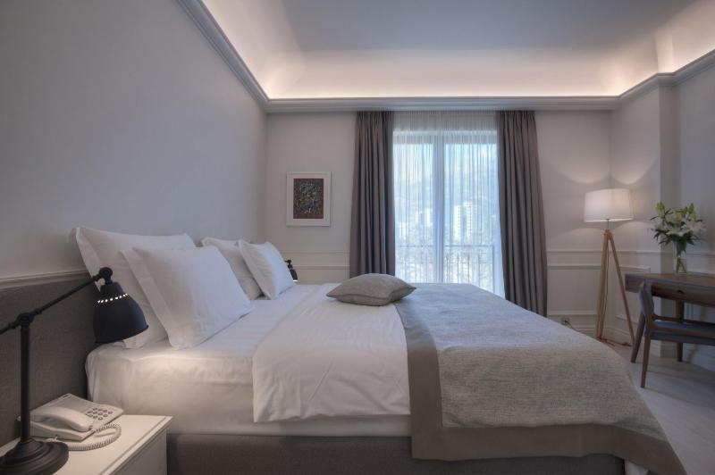 cheap resort hotels  to Spend holiday with family