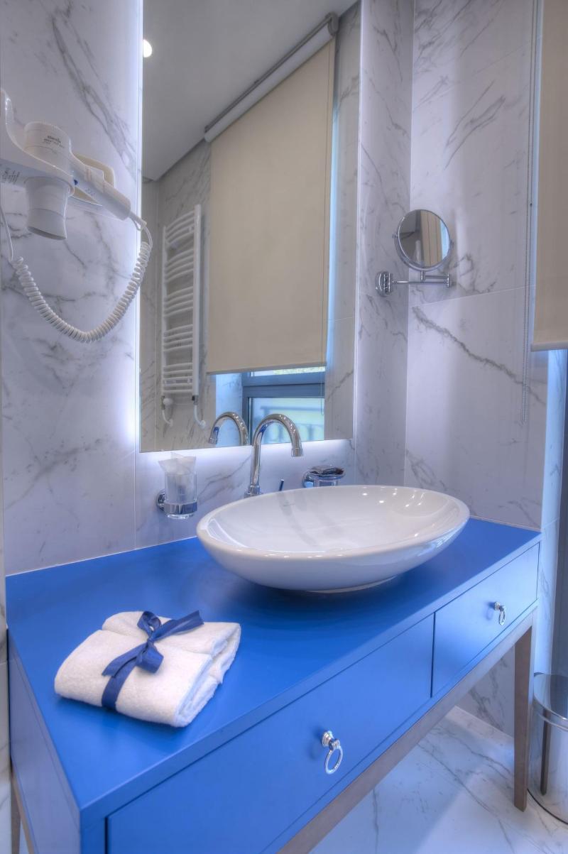 cheap resort hotels  to Spend holiday with family