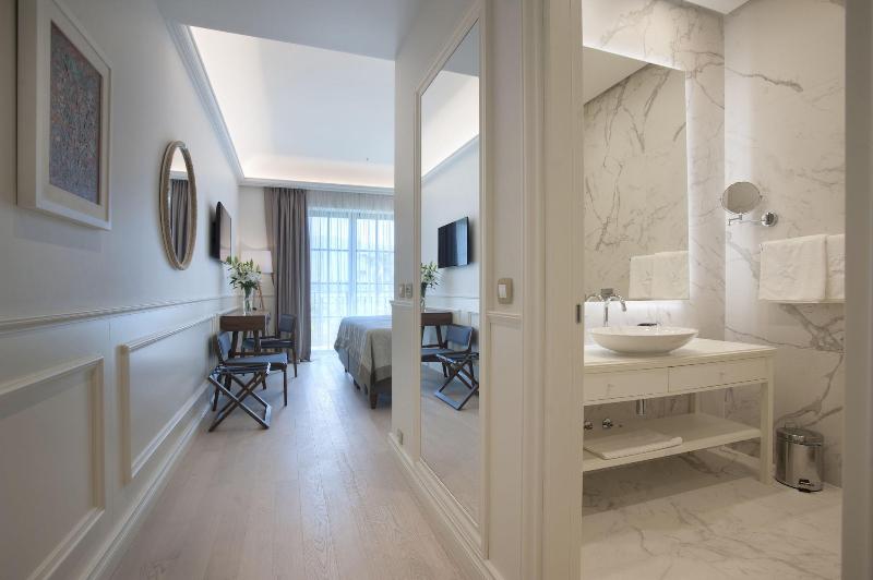 cheap resort hotels  to Spend holiday with family