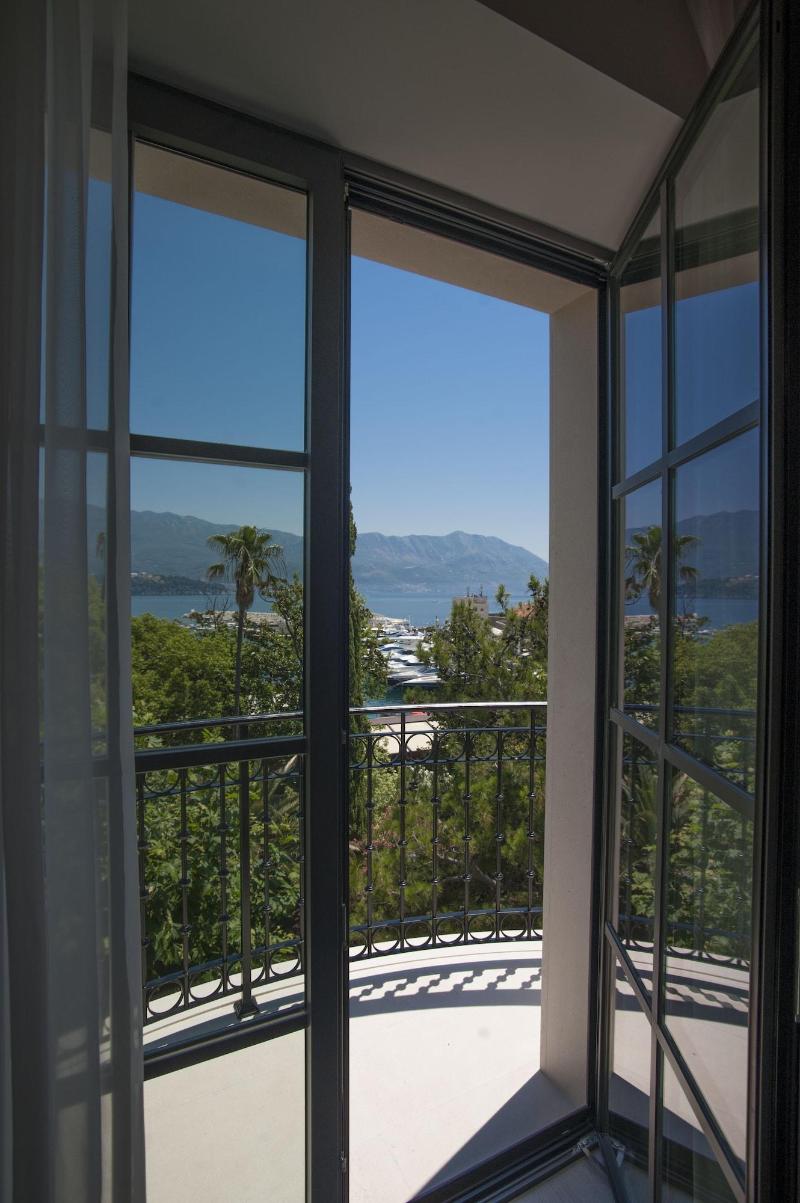 cheap resort hotels  to Spend holiday with family