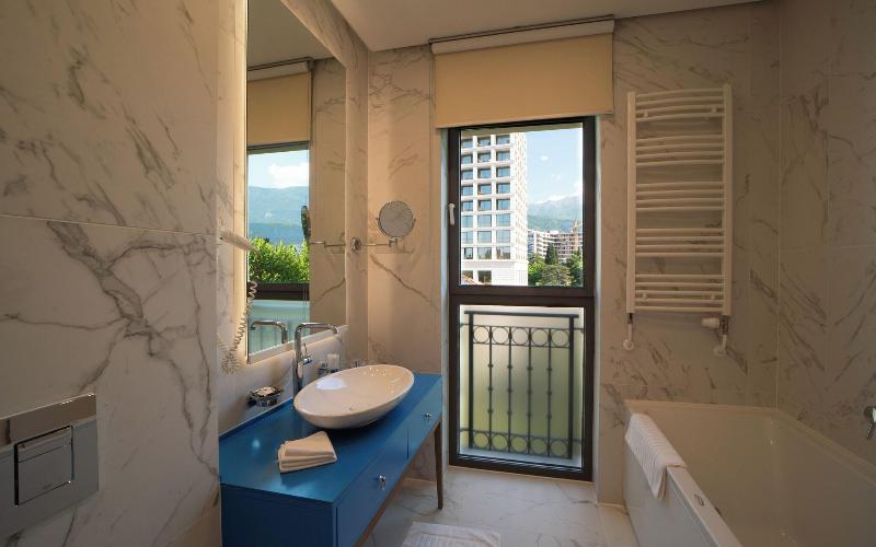 cheap resort hotels  to Spend holiday with family