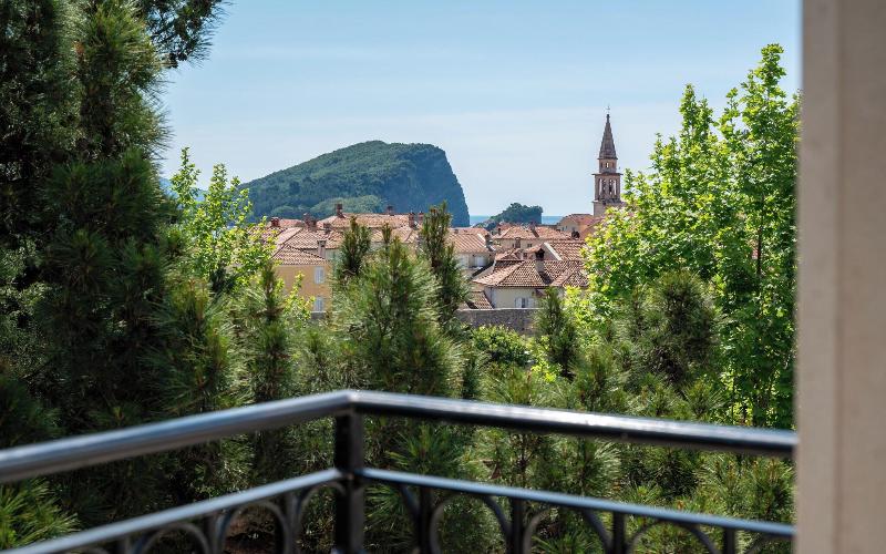 cheap resort hotels  to Spend holiday with family