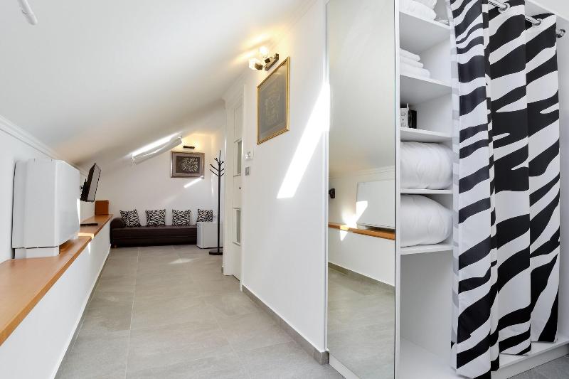 cheap resort hotels  to Spend holiday with family