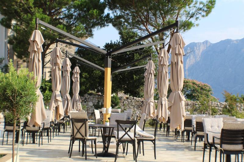 cheap resort hotels  to Spend holiday with family