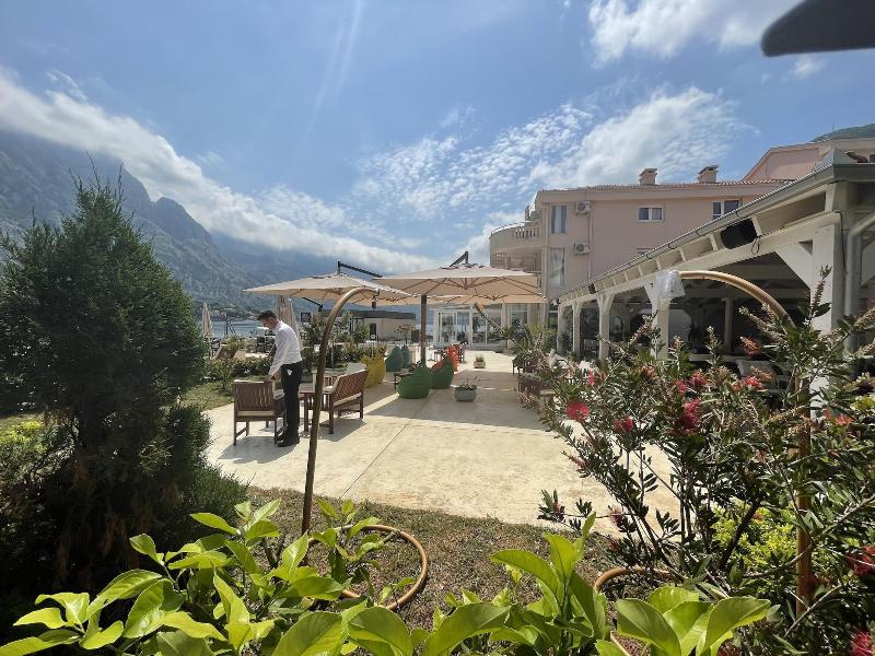 cheap resort hotels  to Spend holiday with family