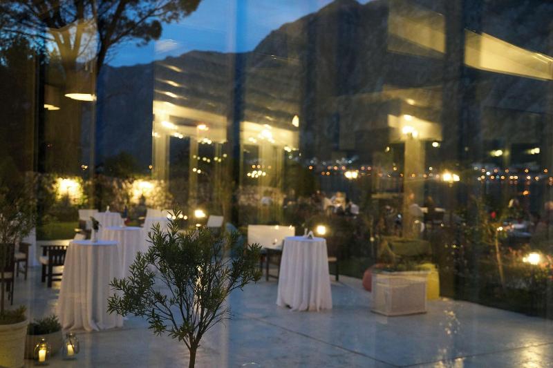 cheap resort hotels  to Spend holiday with family