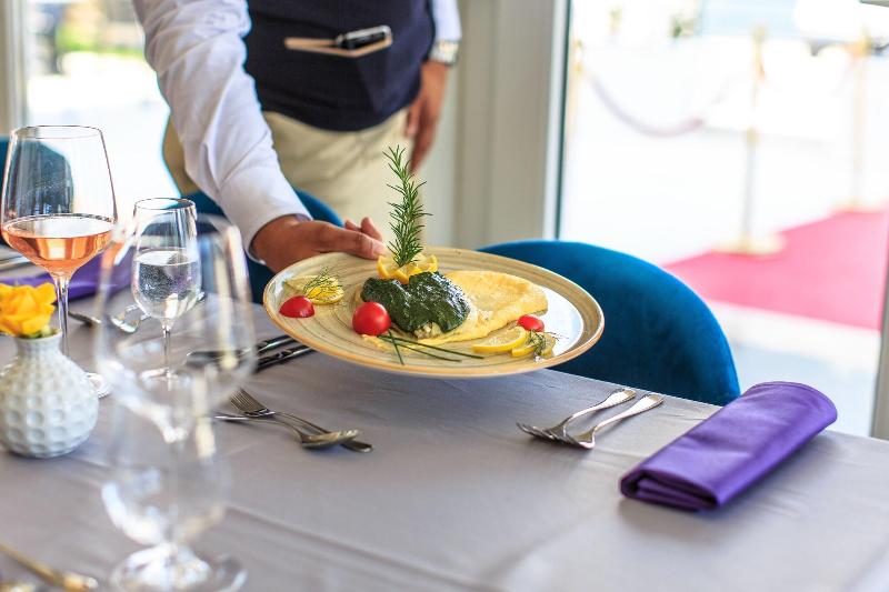 cheap resort hotels  to Spend holiday with family