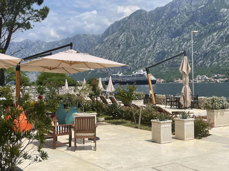 cheap resort hotels  to Spend holiday with family