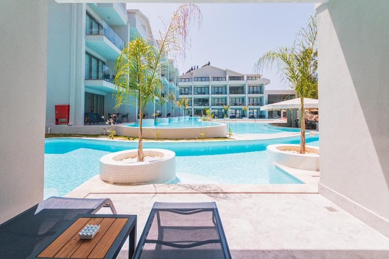 cheap resort hotels  to Spend holiday with family