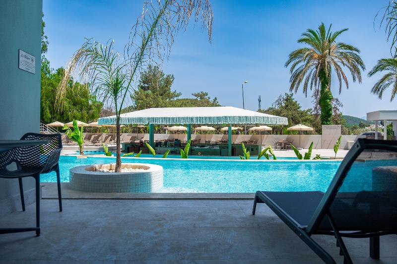 cheap resort hotels  to Spend holiday with family