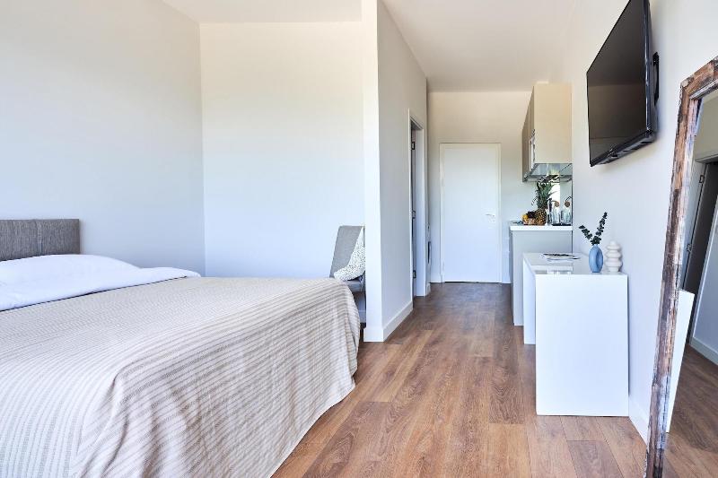 cheap resort hotels  to Spend holiday with family