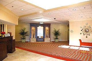 Lobby
 di DoubleTree by Hilton Hotel Fayetteville