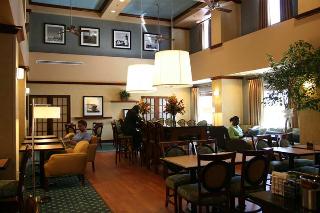 Lobby
 di Hampton Inn & Suites Cape Cod West Yarmouth
