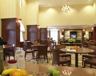 Lobby
 di Hampton Inn & Suites Newport Middletown