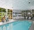 Pool
 di Quality Hotel & Executive Suites Oakville
