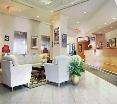 Lobby
 di Quality Suites Montreal Aeroport
