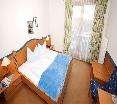 Room
Room
di Ihre Pension Trauner