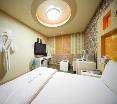 Room
Room
di Goodstay New Grand Hotel