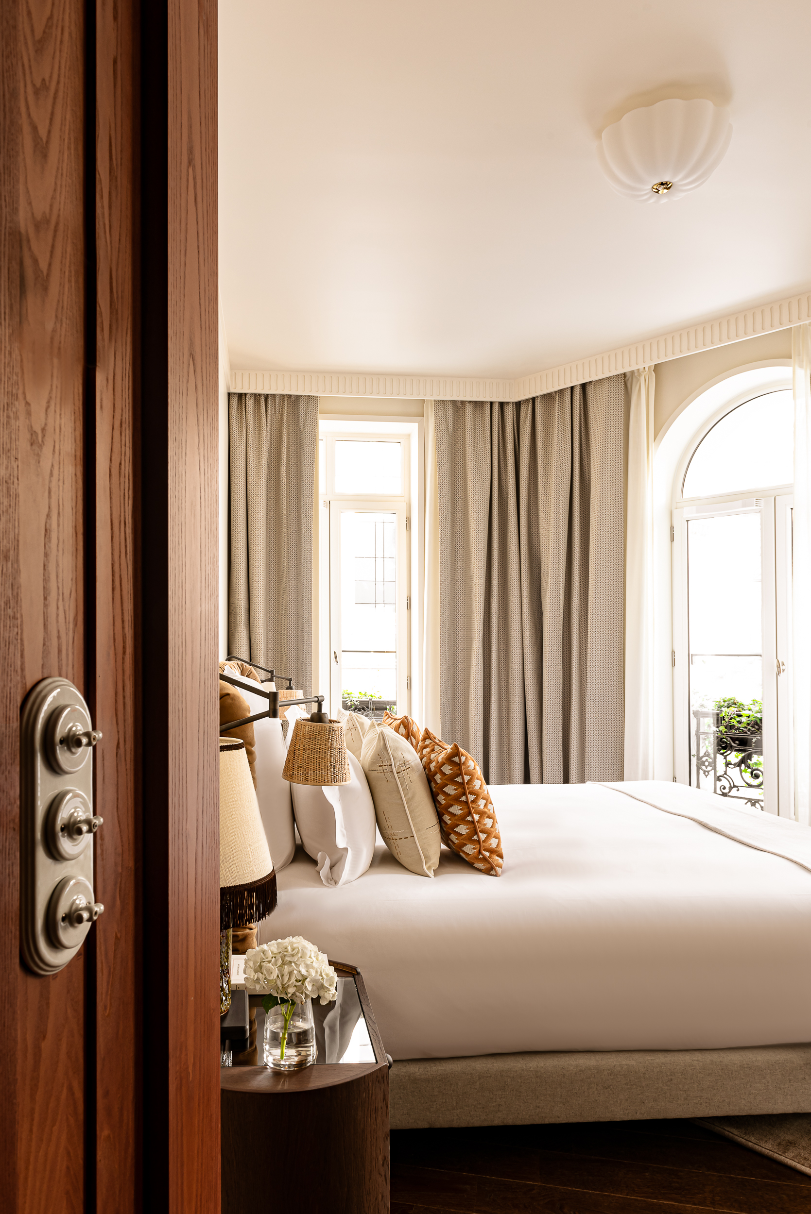 Château des Fleurs Hôtel & Spa Paris - Tap to explore photos