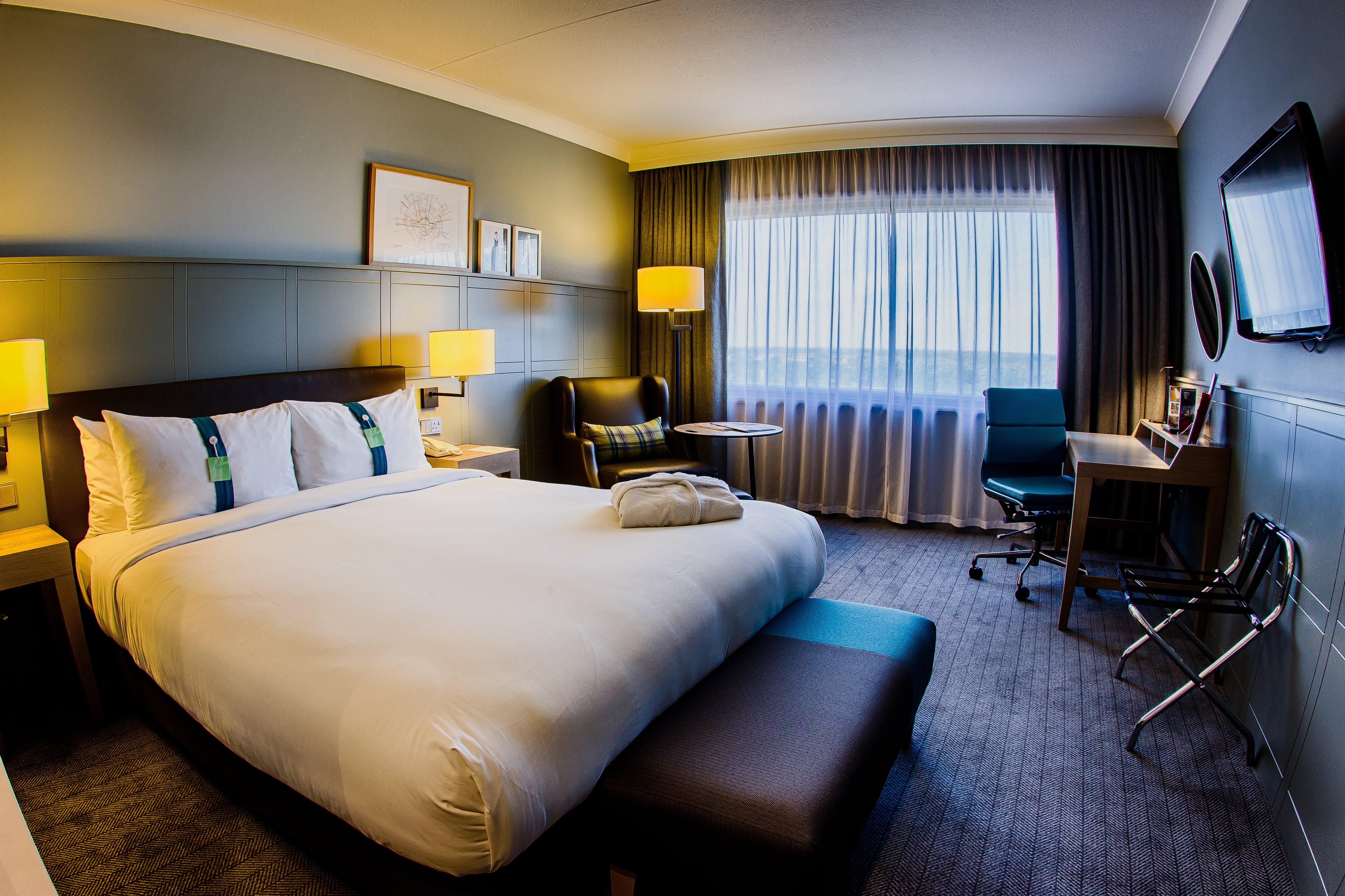 Holiday Inn LONDON - HEATHROW M4,JCT.4 - Tap to explore photos