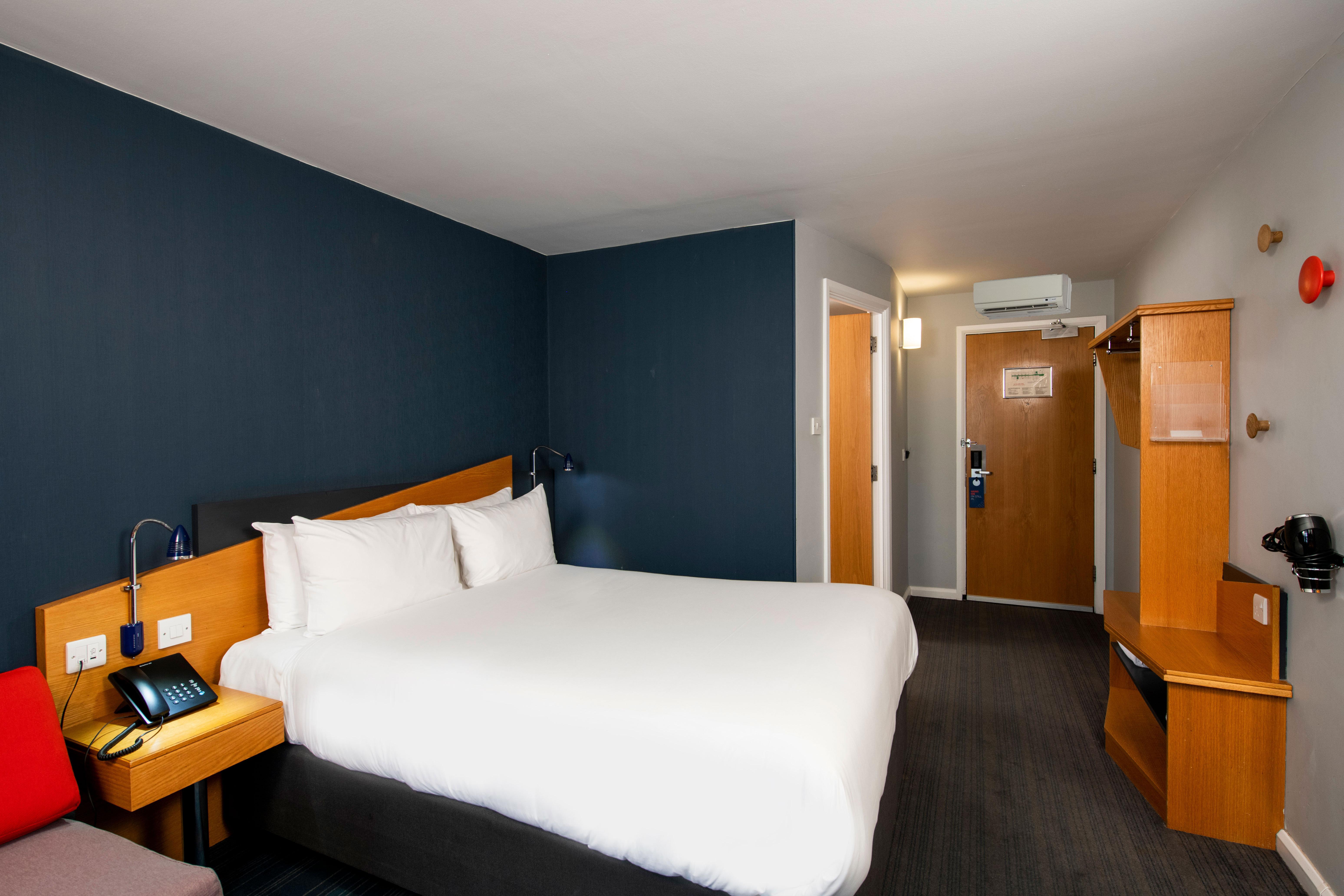 Holiday Inn Express STIRLING - Tap to explore photos
