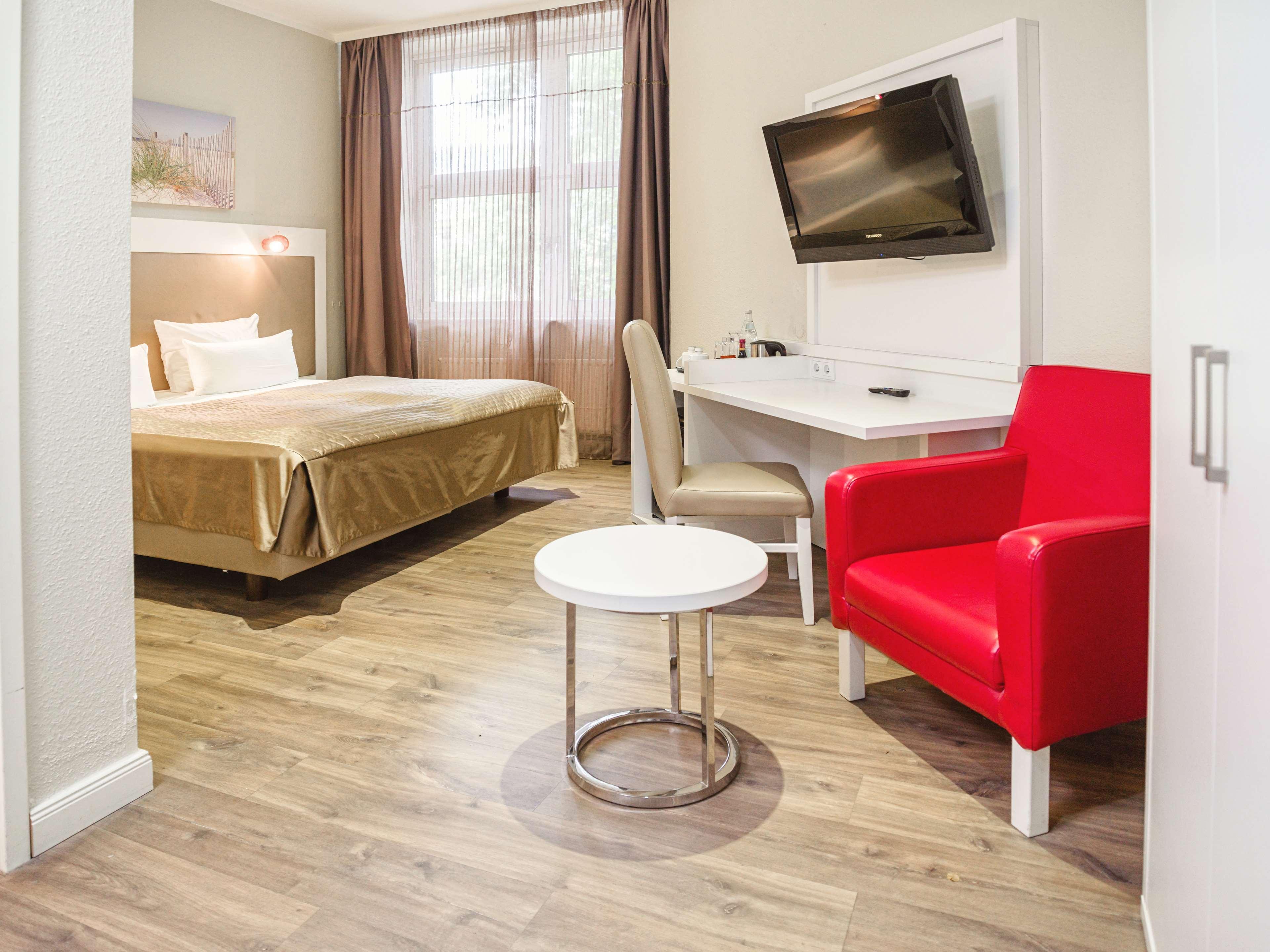 Domicil Hamburg by Golden Tulip - Tap to explore photos