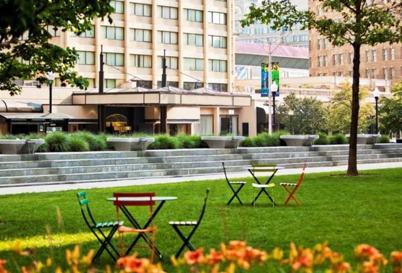 Radisson Hotel Baltimore Downtown-Inner Harbor - Tap to explore photos
