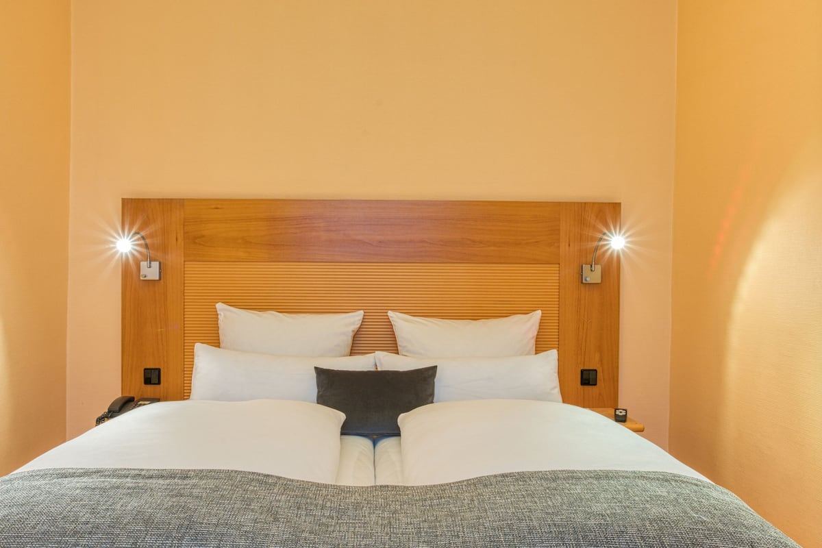 Sure Hotel by Best Western Muenchen Hauptbahnhof - Tap to explore photos