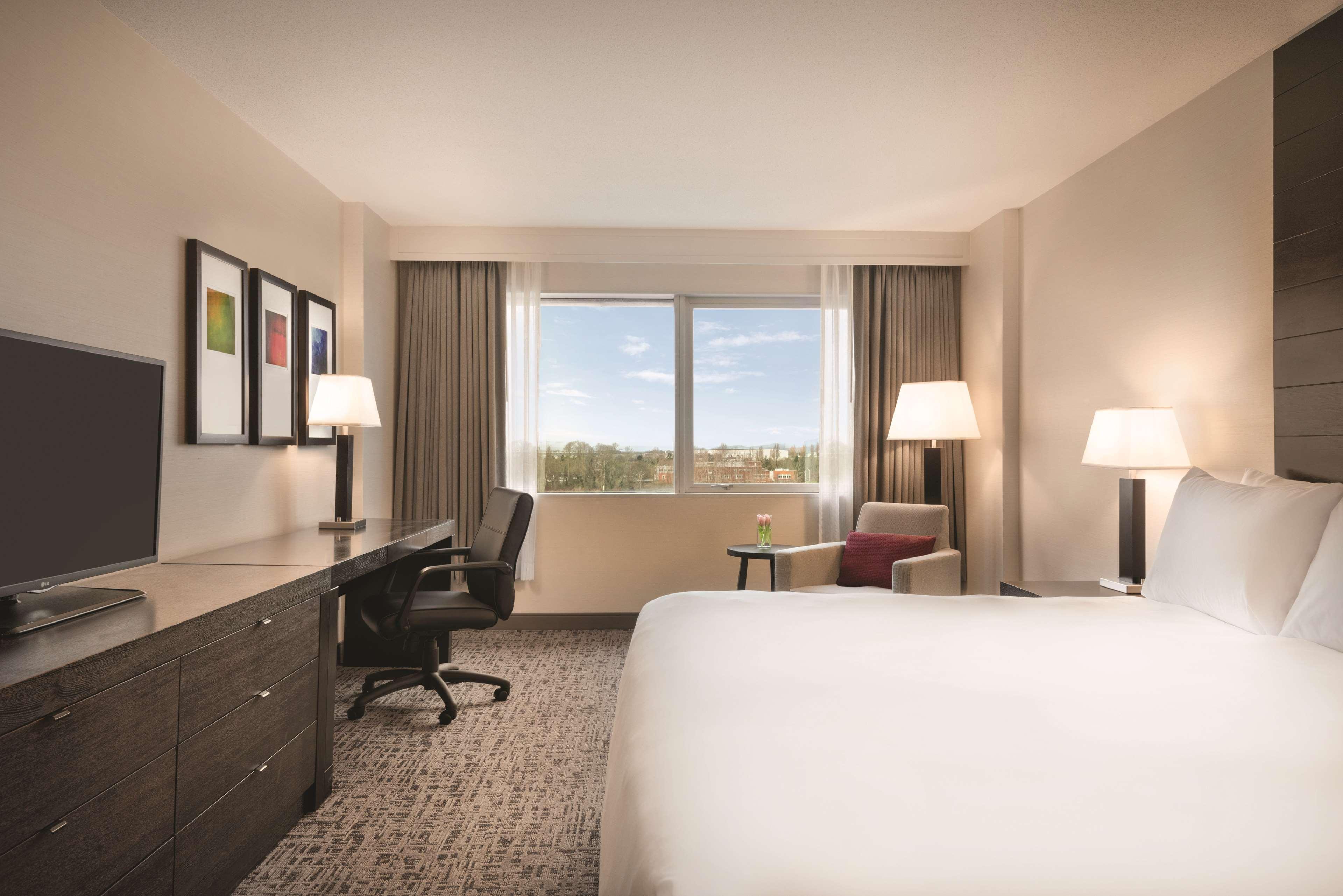 Radisson Hotel Vancouver Airport - Tap to explore photos