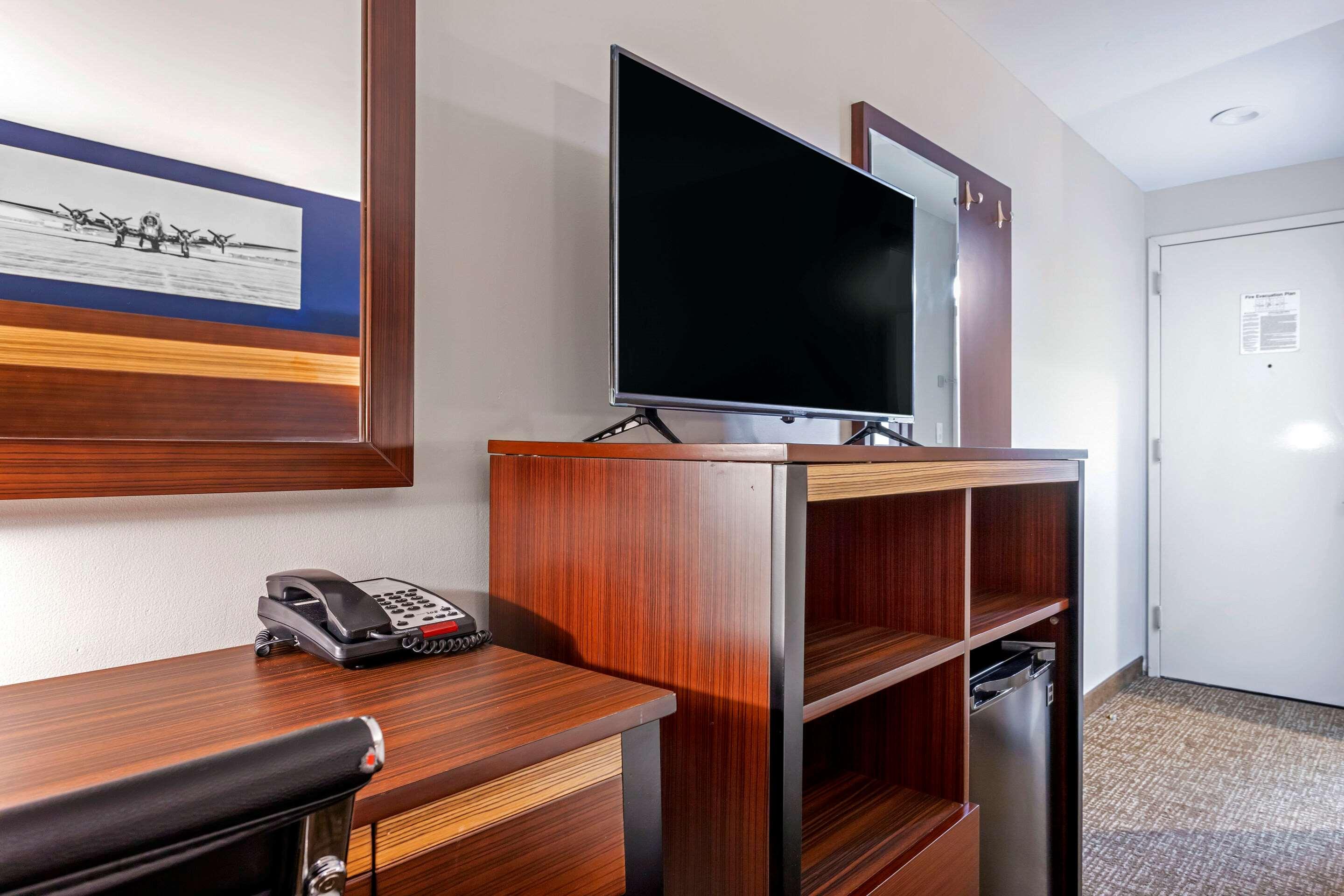 Avion Inn Near LGA Airport, Ascend Hotel Collection - Tap to explore photos