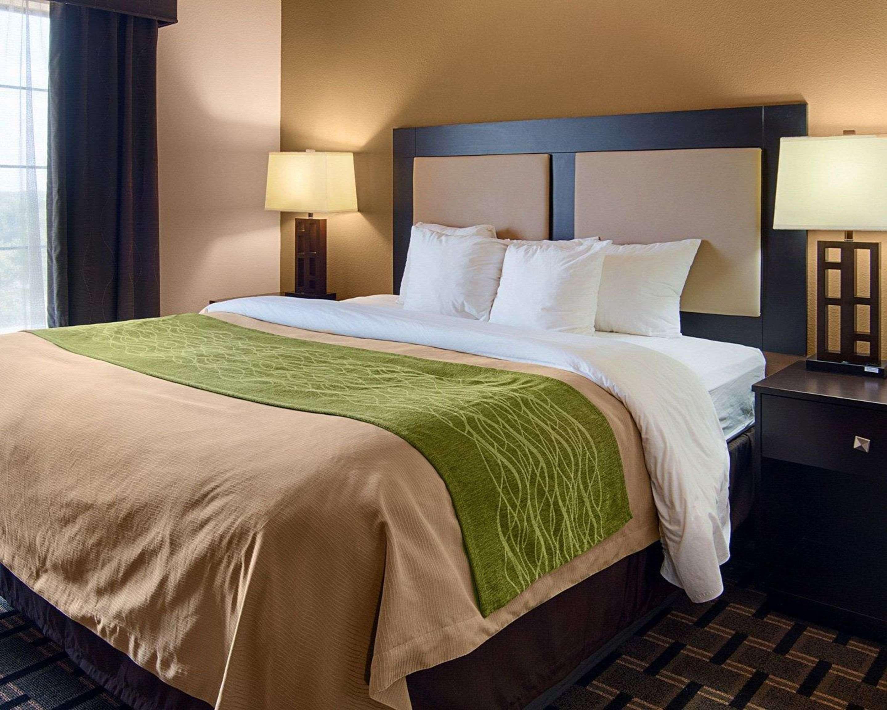 Comfort Inn & Suites Paris - Tap to explore photos