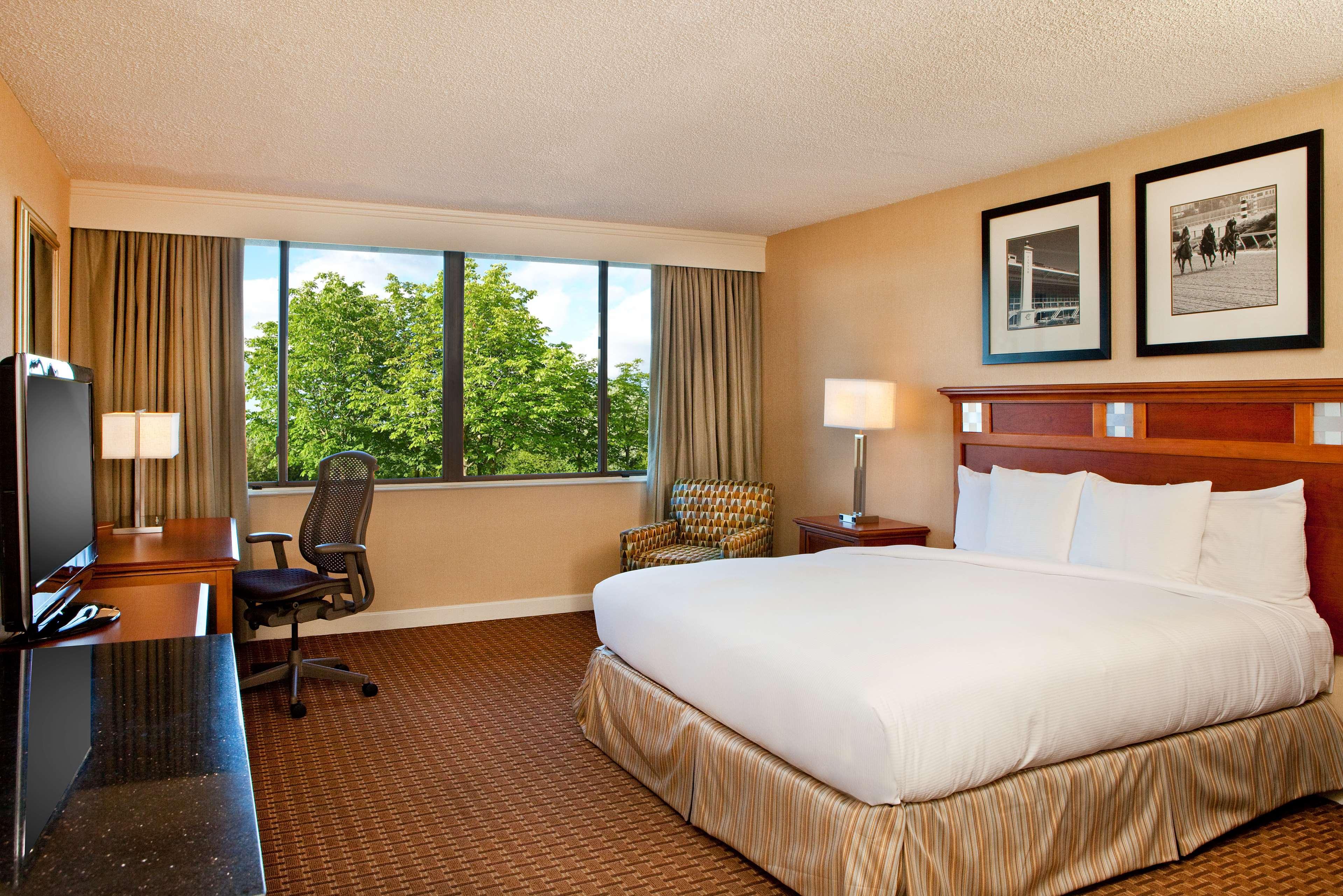 DoubleTree by Hilton Baltimore North/Pikesville - Tap to explore photos