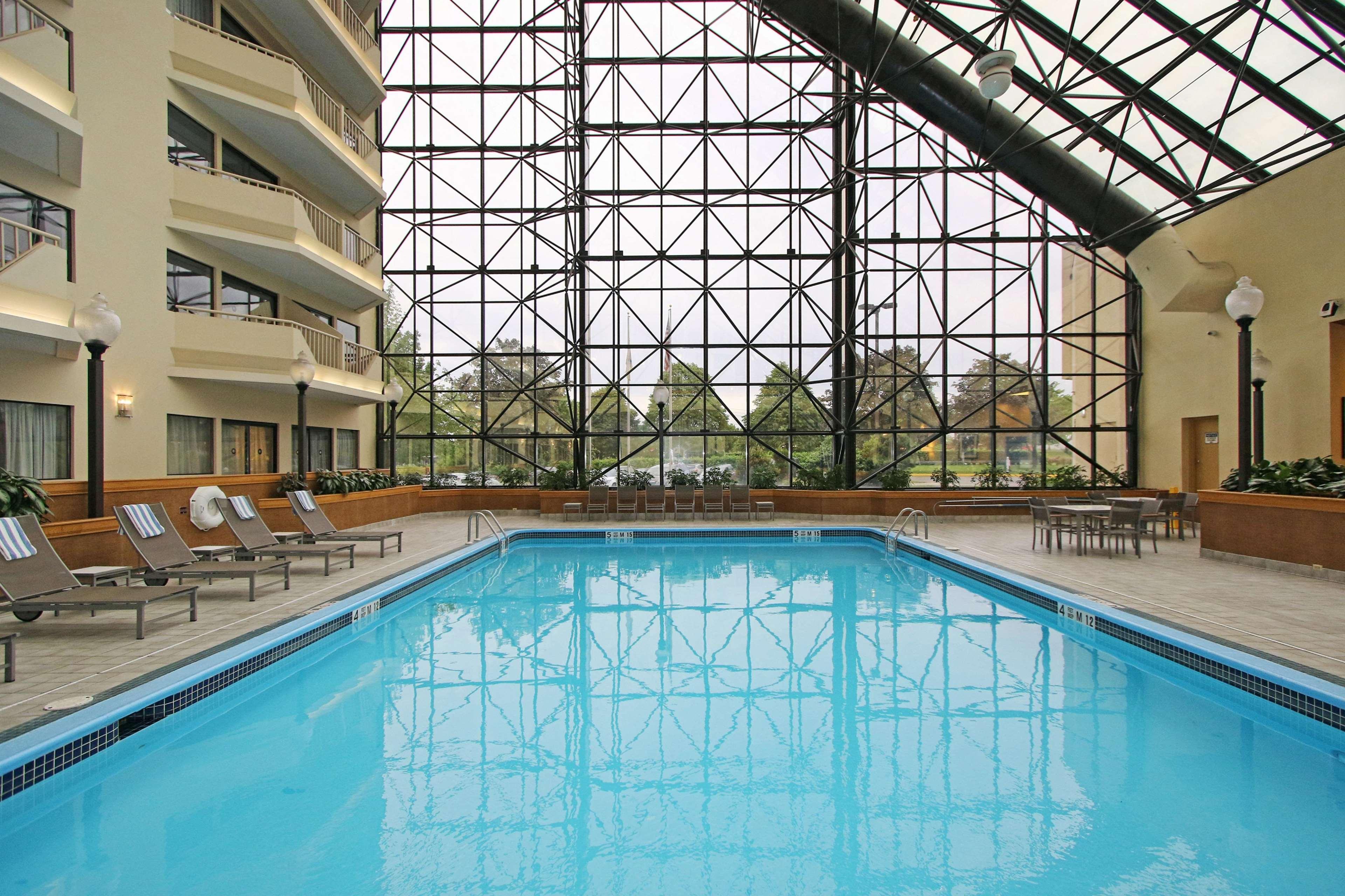 DoubleTree by Hilton Hotel Newark Airport - Tap to explore photos